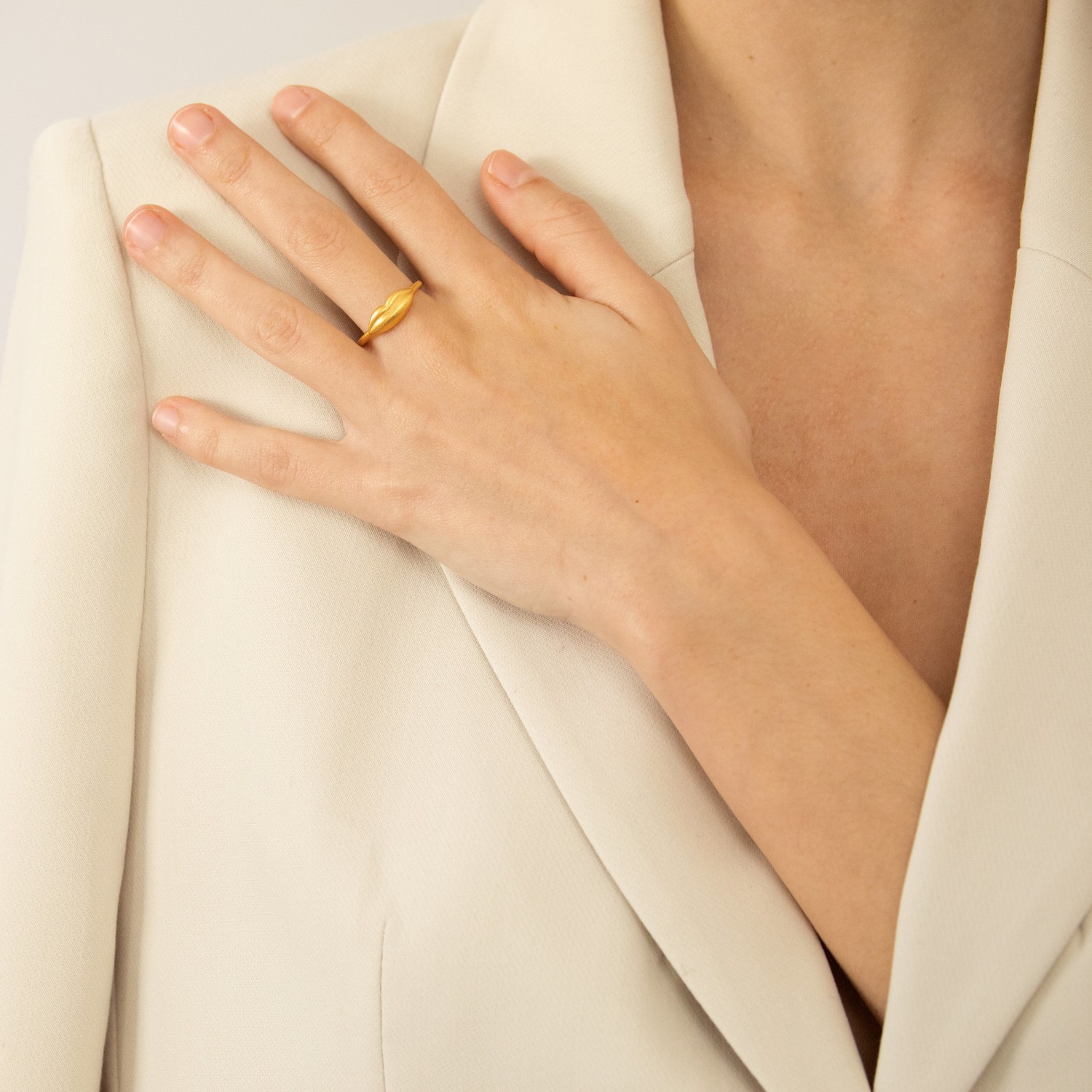 BAGUE DORÉE  DALÍ, JEWELRY BY JOIDART, LÈVRES 1