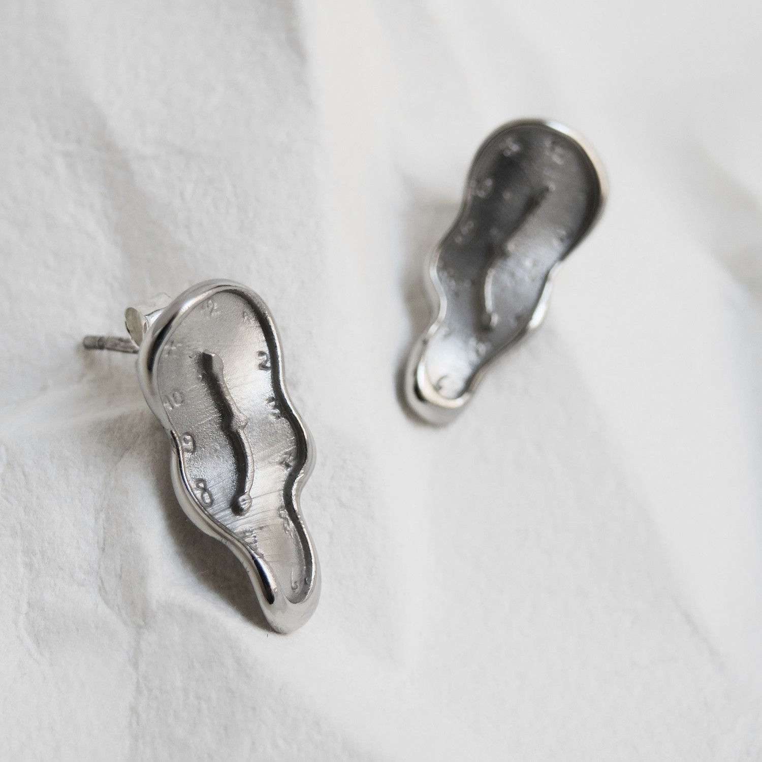 SMALL SILVER EARRINGS DALÍ, JEWELRY BY JOIDART, WATCH 3