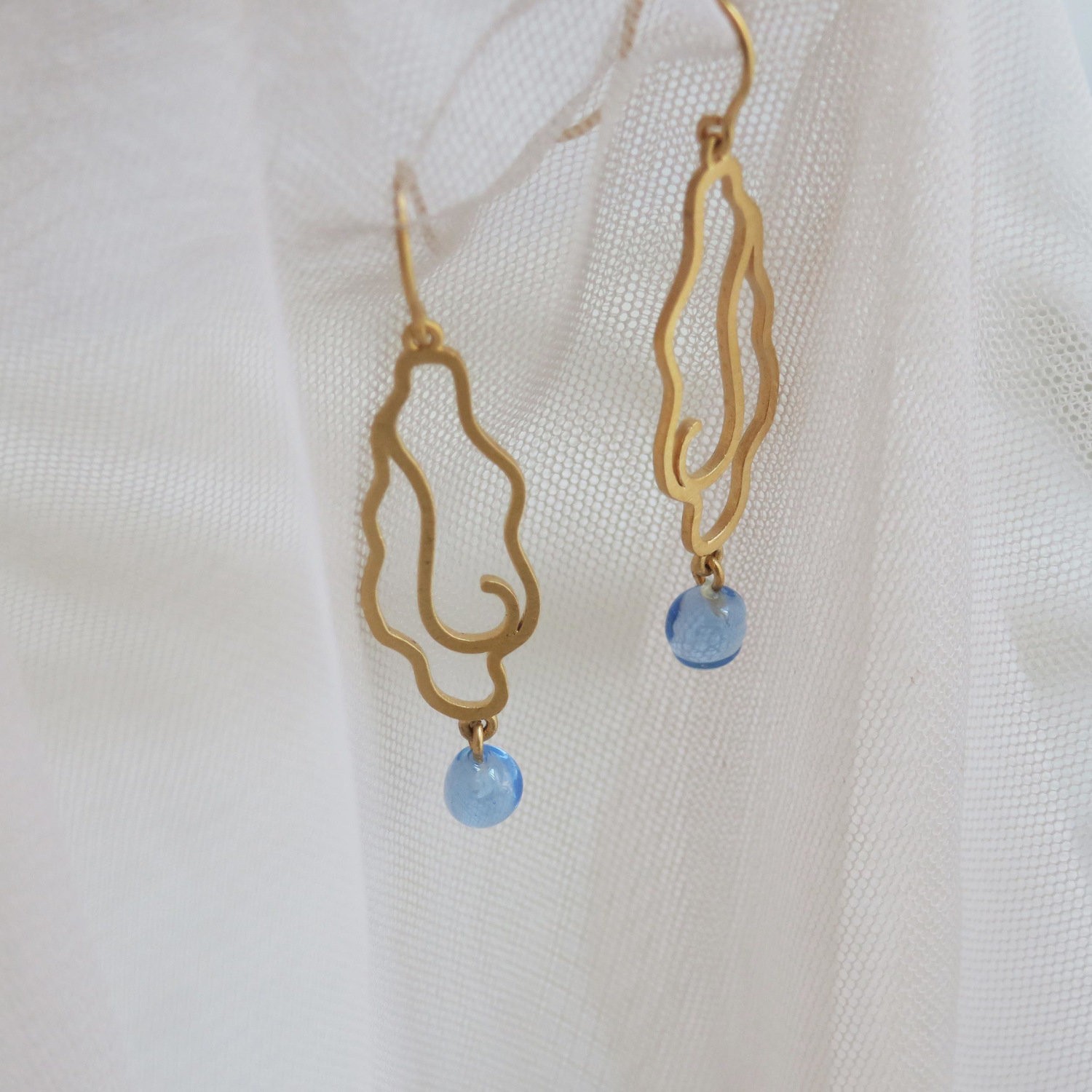 PENDIENTES DORADOS GAUDÍ JEWELRY LA PEDRERA 3