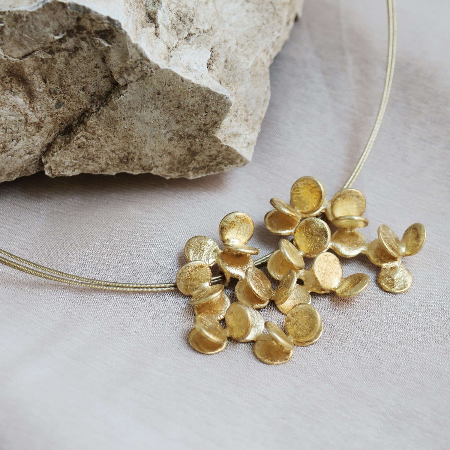 GOLDEN NECKLACE LARGE ARAI