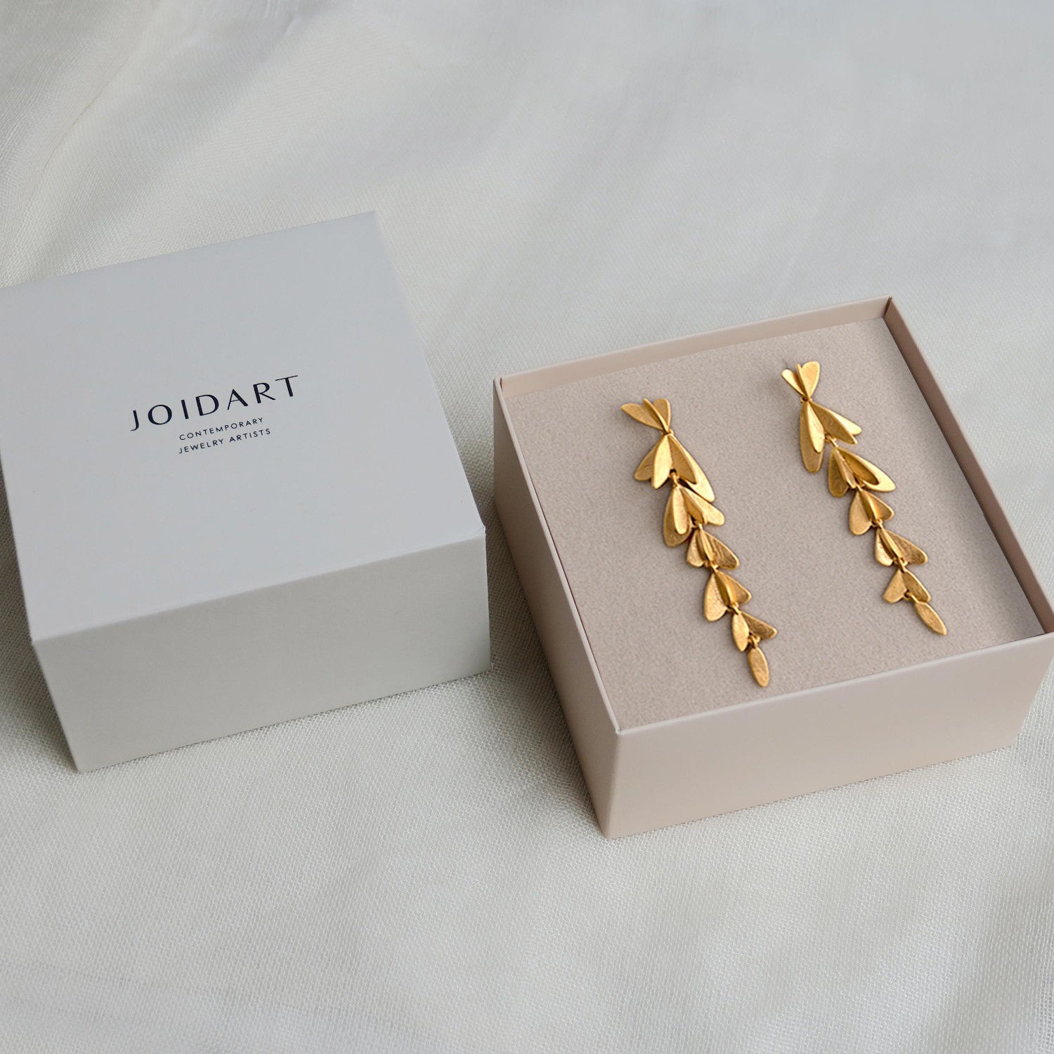 BOUCLES D'OREILLES LONGUES DORÉES VOL 3