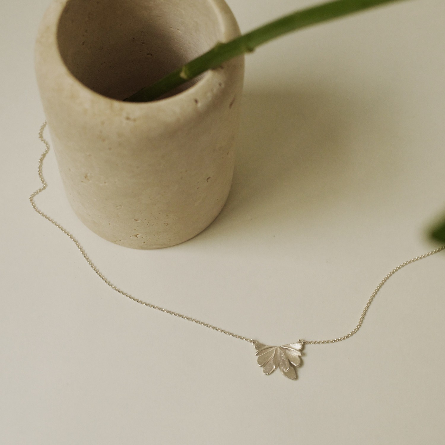 SILVER NECKLACE VOL CENTRAL MOTIF 3