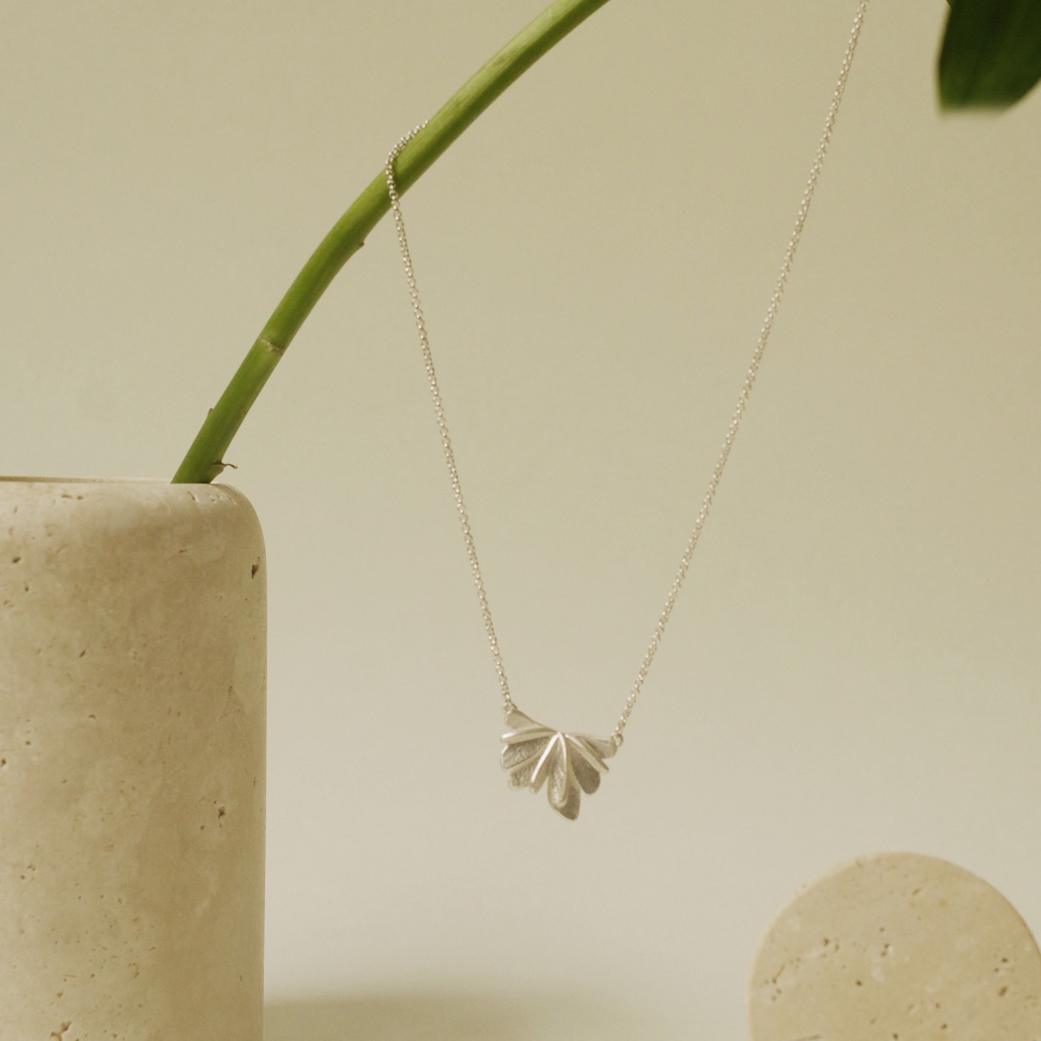 SILVER NECKLACE VOL CENTRAL MOTIF 2