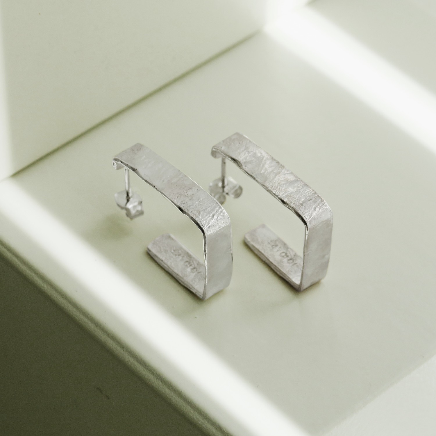 PENDIENTES ANCHOS GRANDES PLATEADOS LIGNIS 3