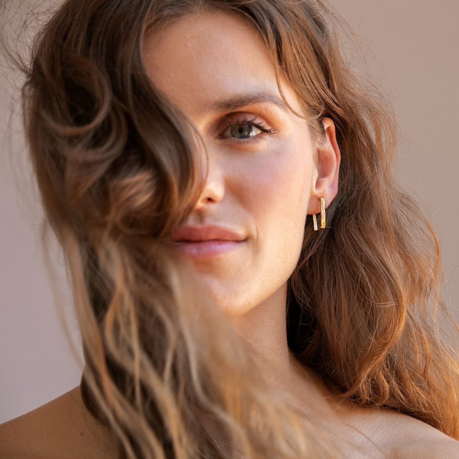 MEDIUM GOLDEN EARRINGS LIGNIS NARROW
