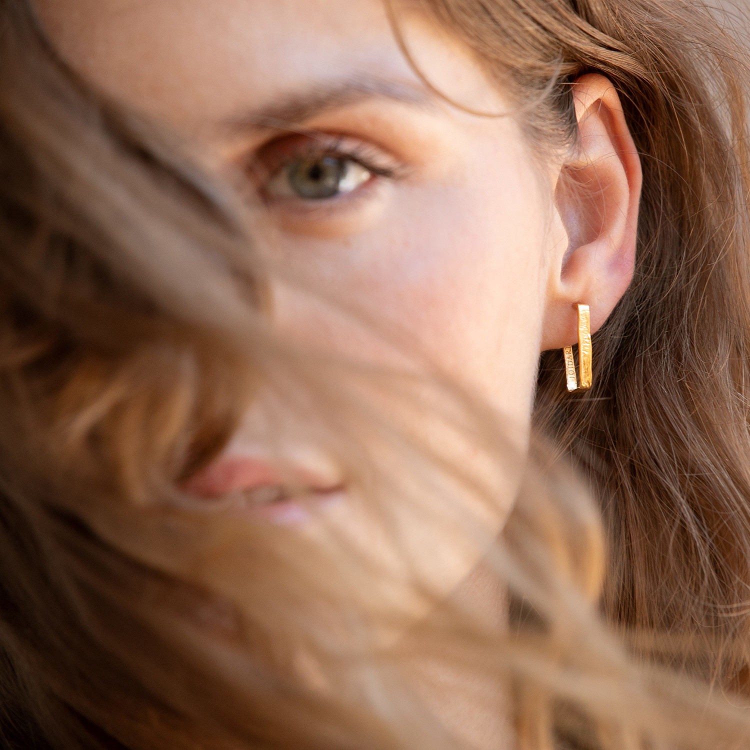 MEDIUM GOLDEN EARRINGS LIGNIS NARROW