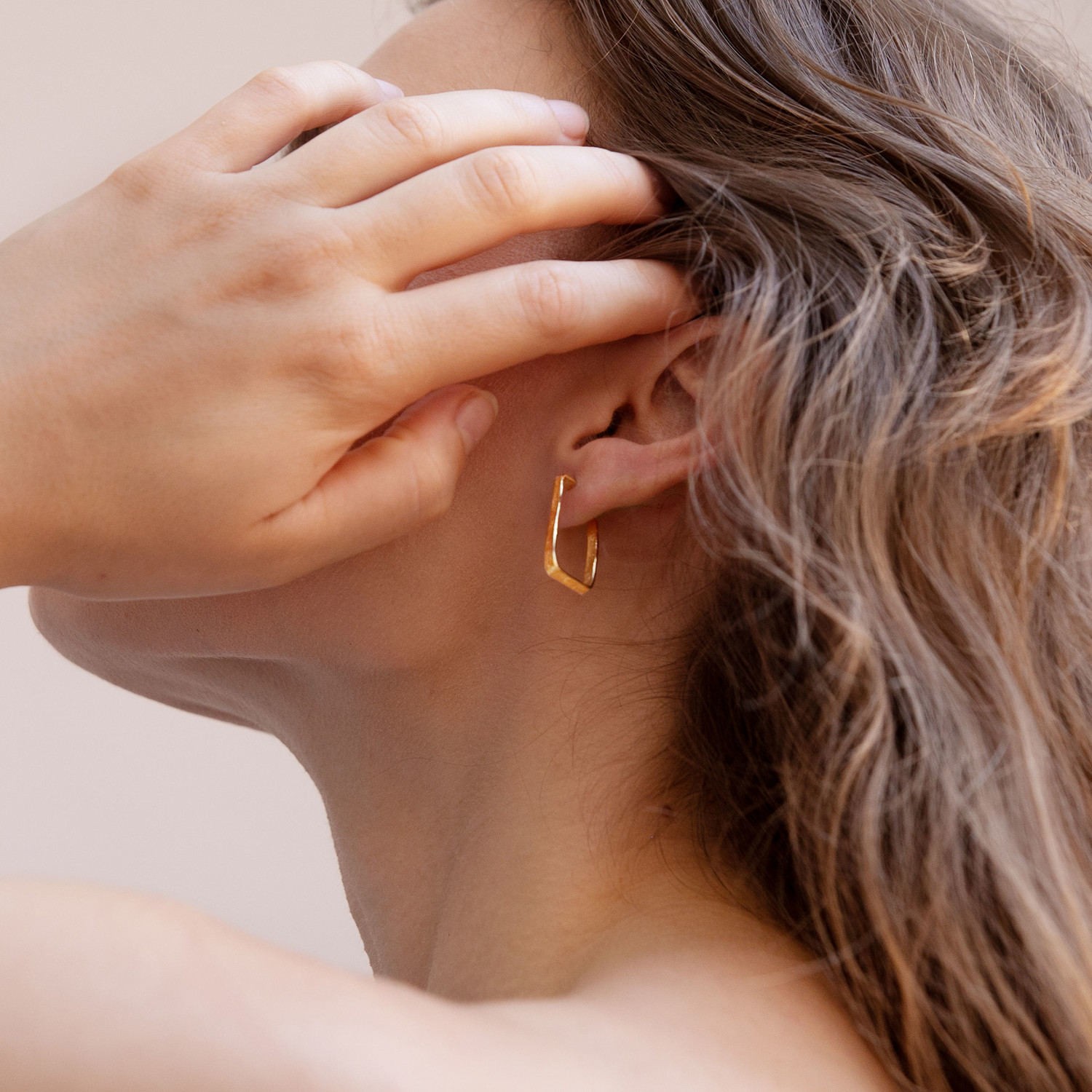 MEDIUM GOLDEN EARRINGS LIGNIS NARROW