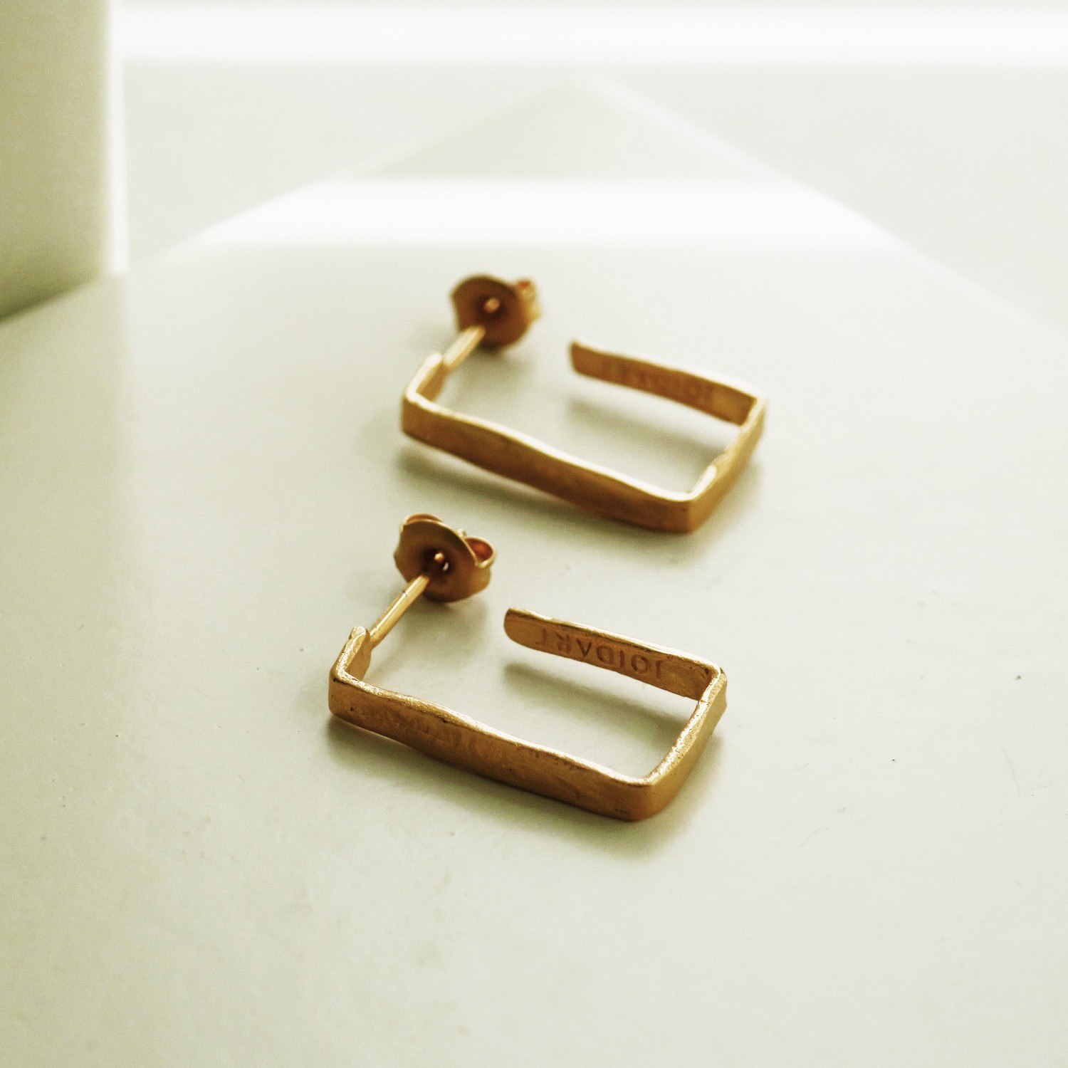 MEDIUM GOLDEN EARRINGS LIGNIS NARROW