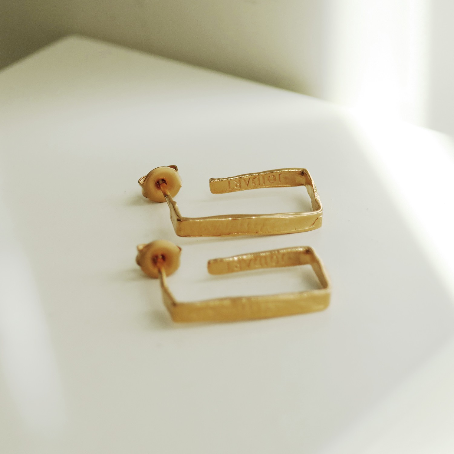 MEDIUM GOLDEN EARRINGS LIGNIS NARROW