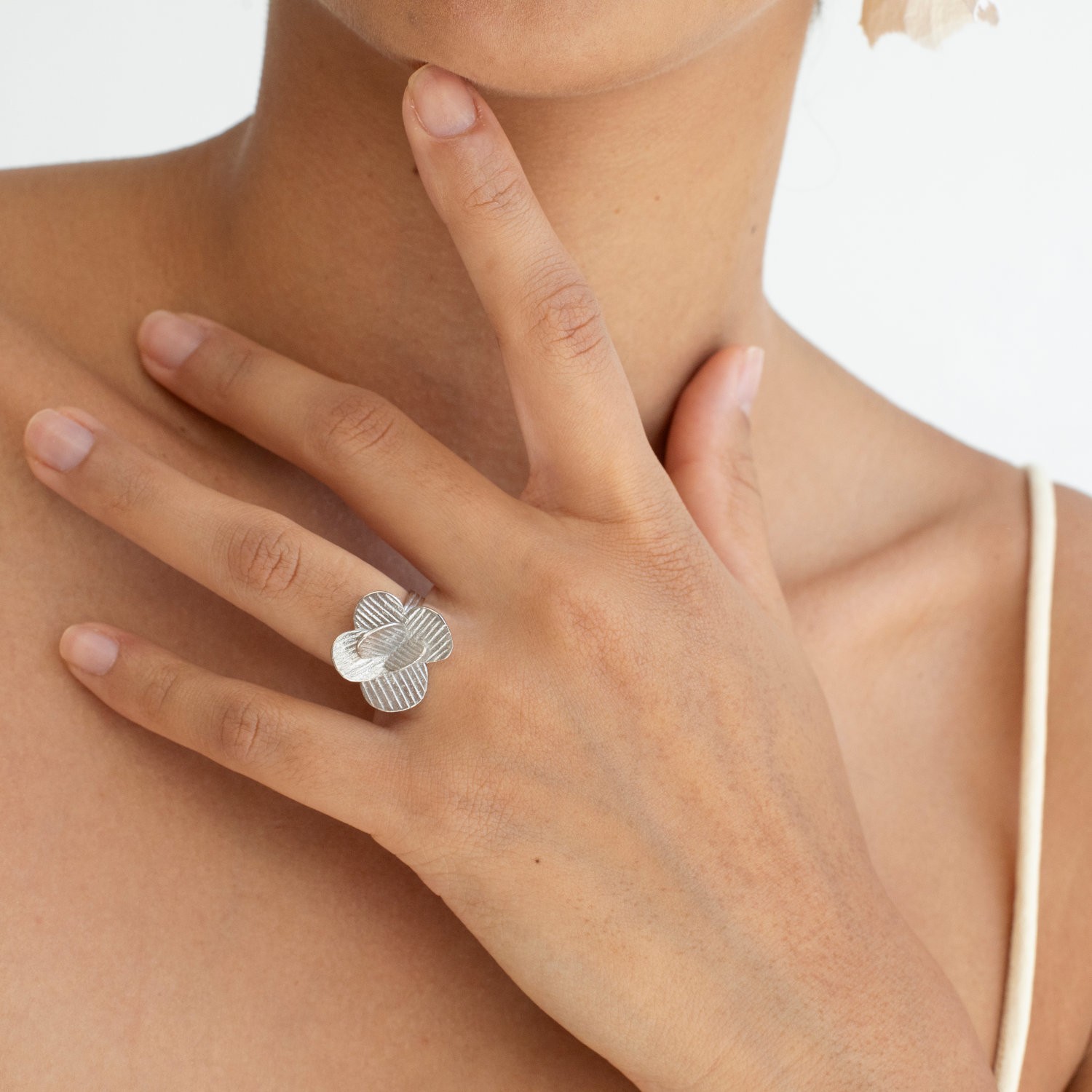 ANILLO  PLATEADO PAMPALONIA