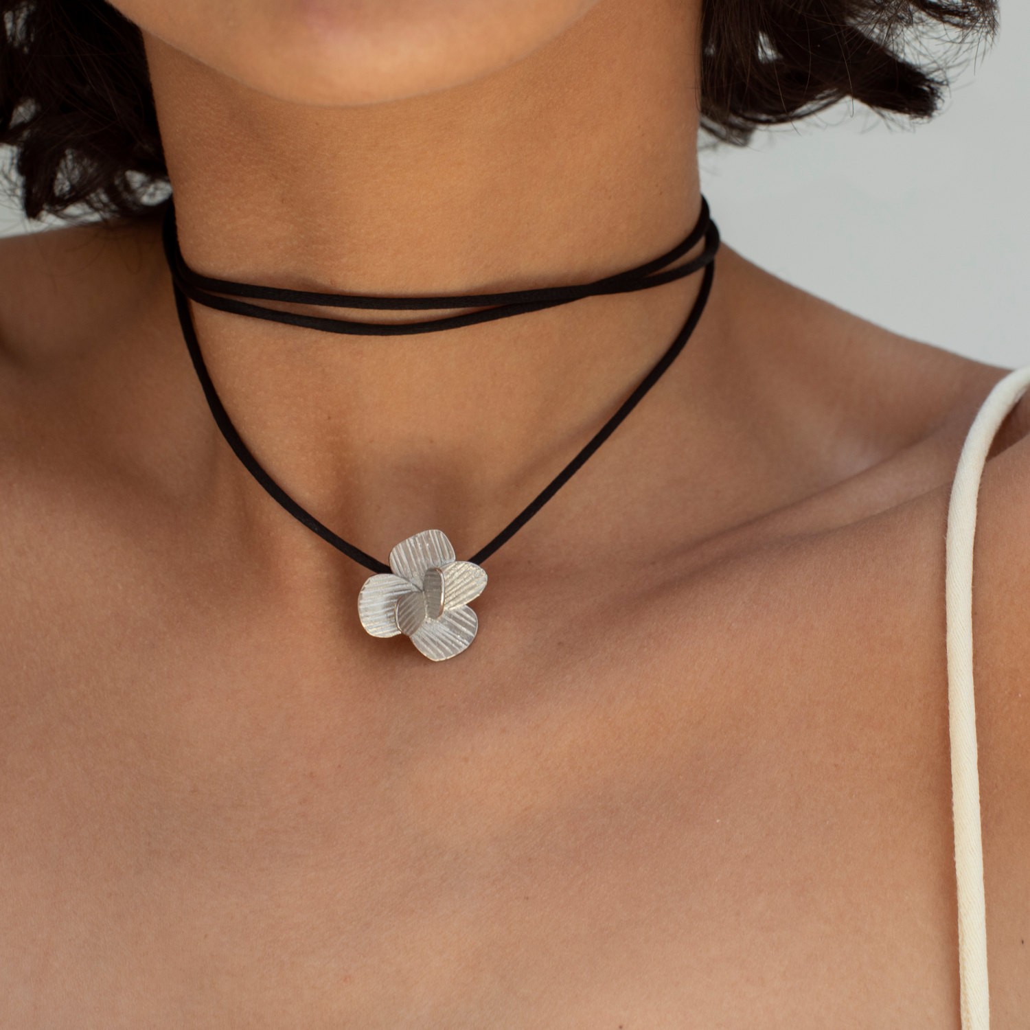 SILVER NECKLACE PAMPALONIA CORD