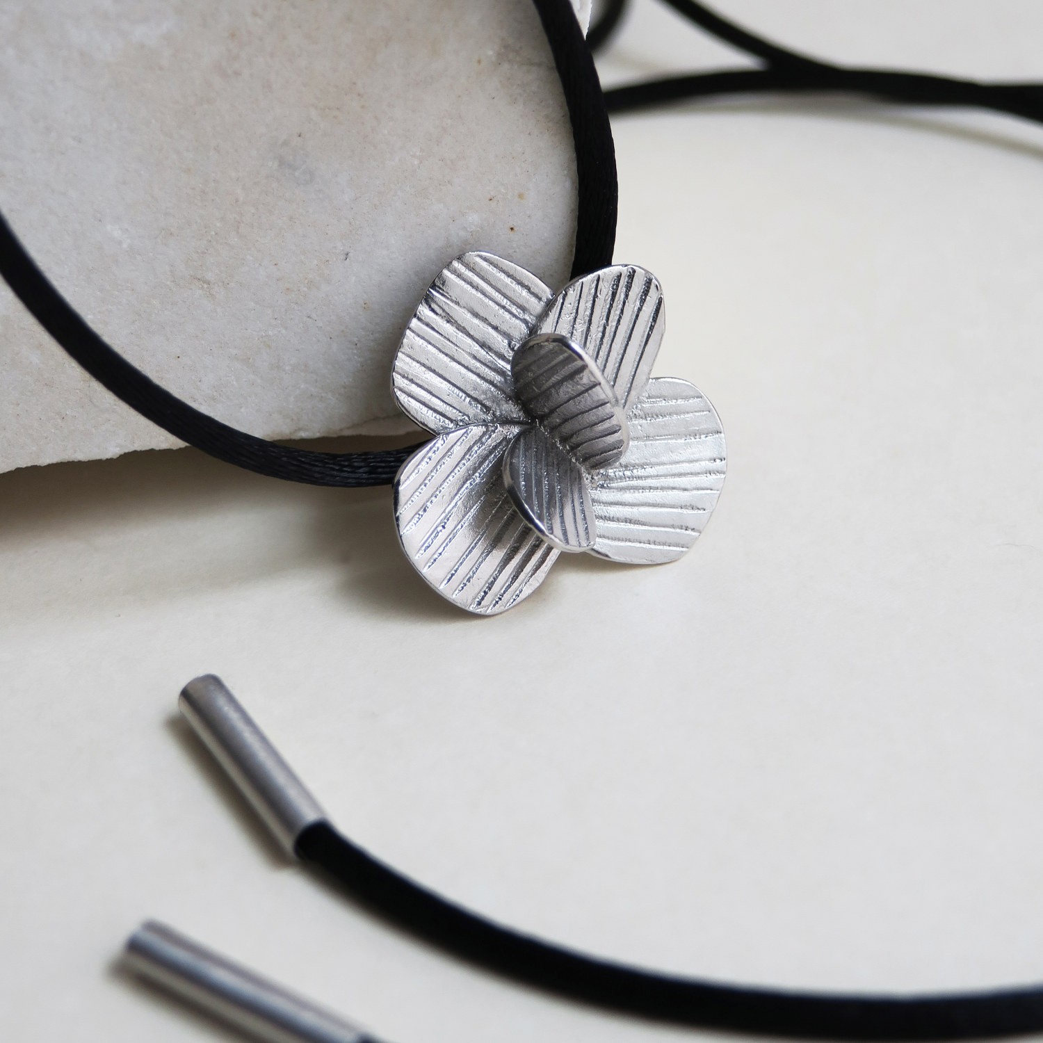 SILVER NECKLACE PAMPALONIA CORD