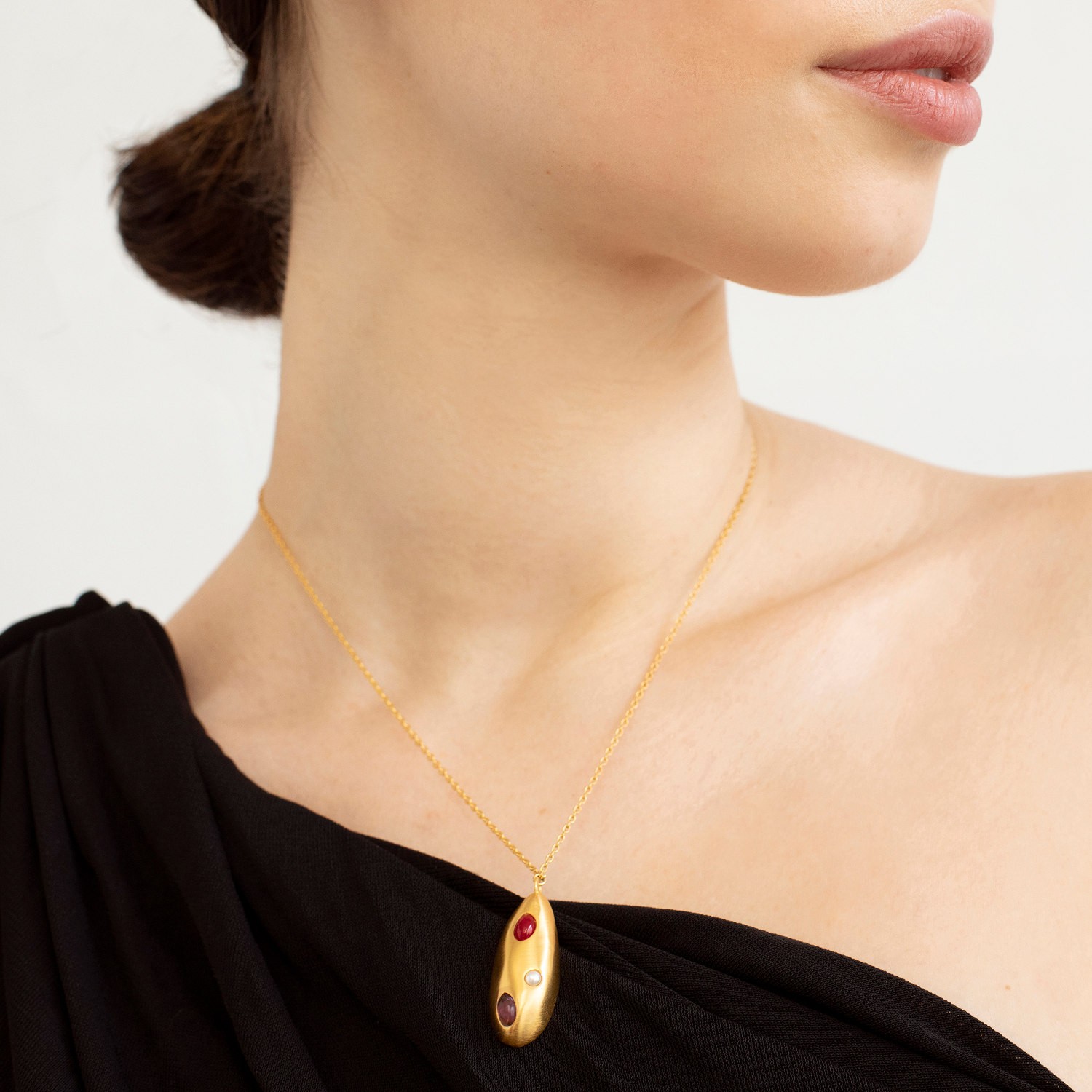 SMALL ADDAIA GOLDEN NECKLACE