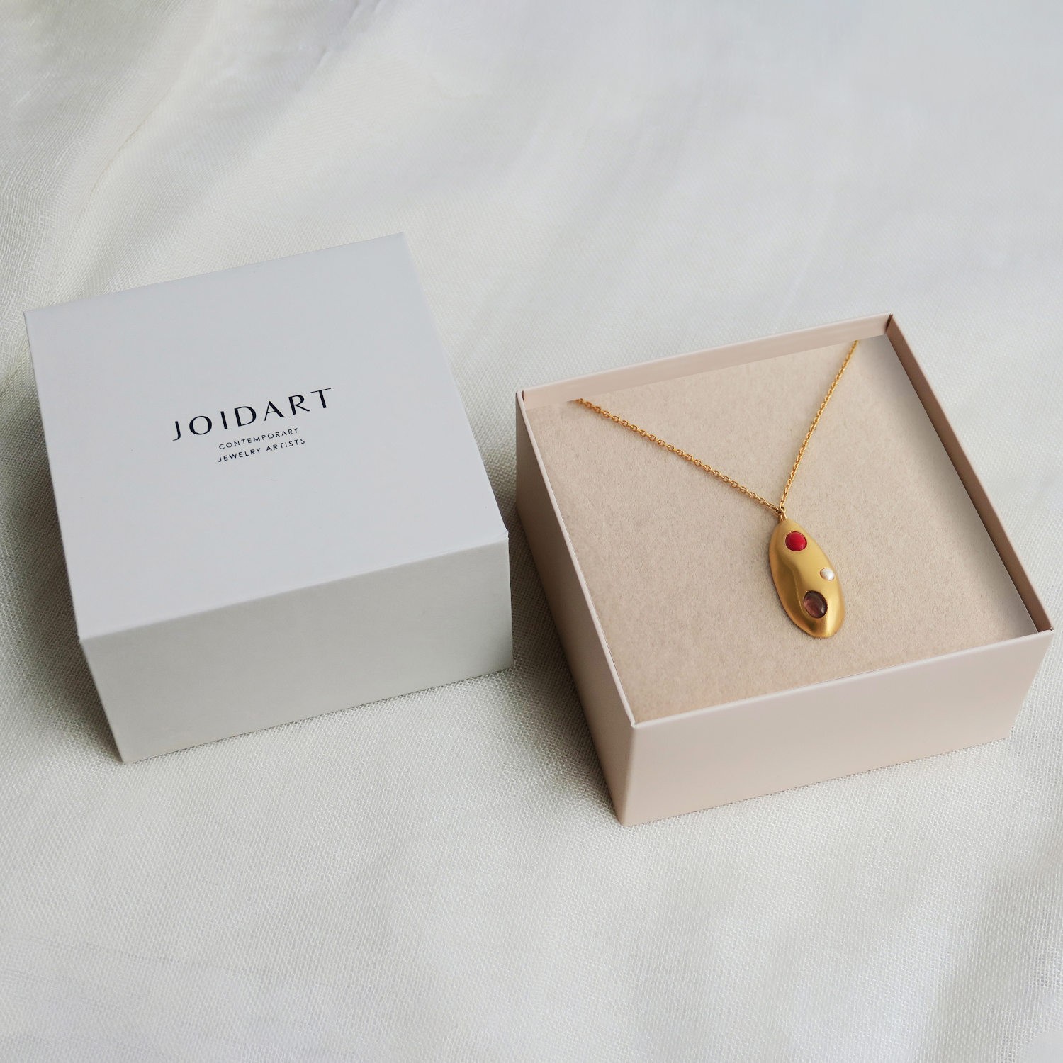 SMALL ADDAIA GOLDEN NECKLACE