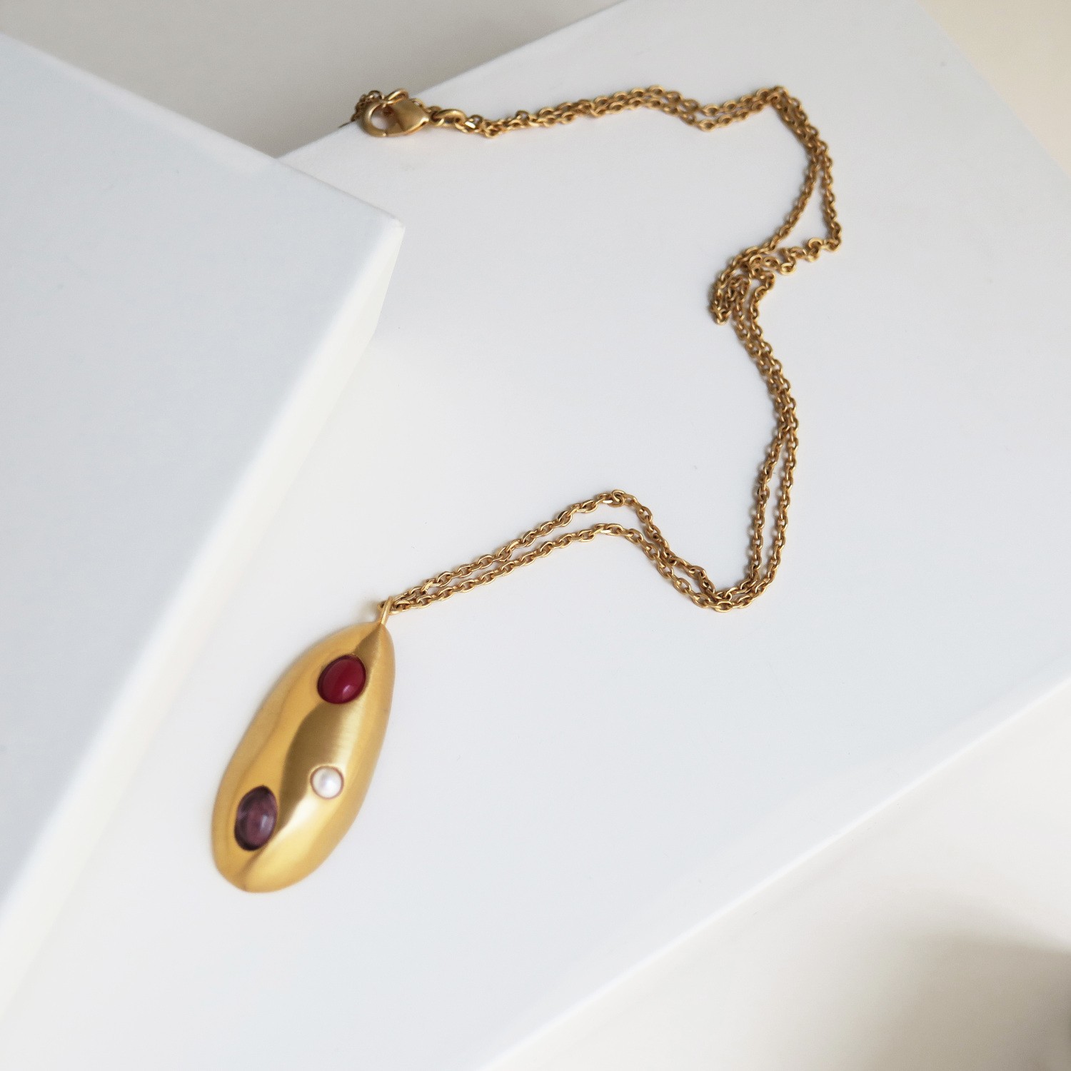 SMALL ADDAIA GOLDEN NECKLACE