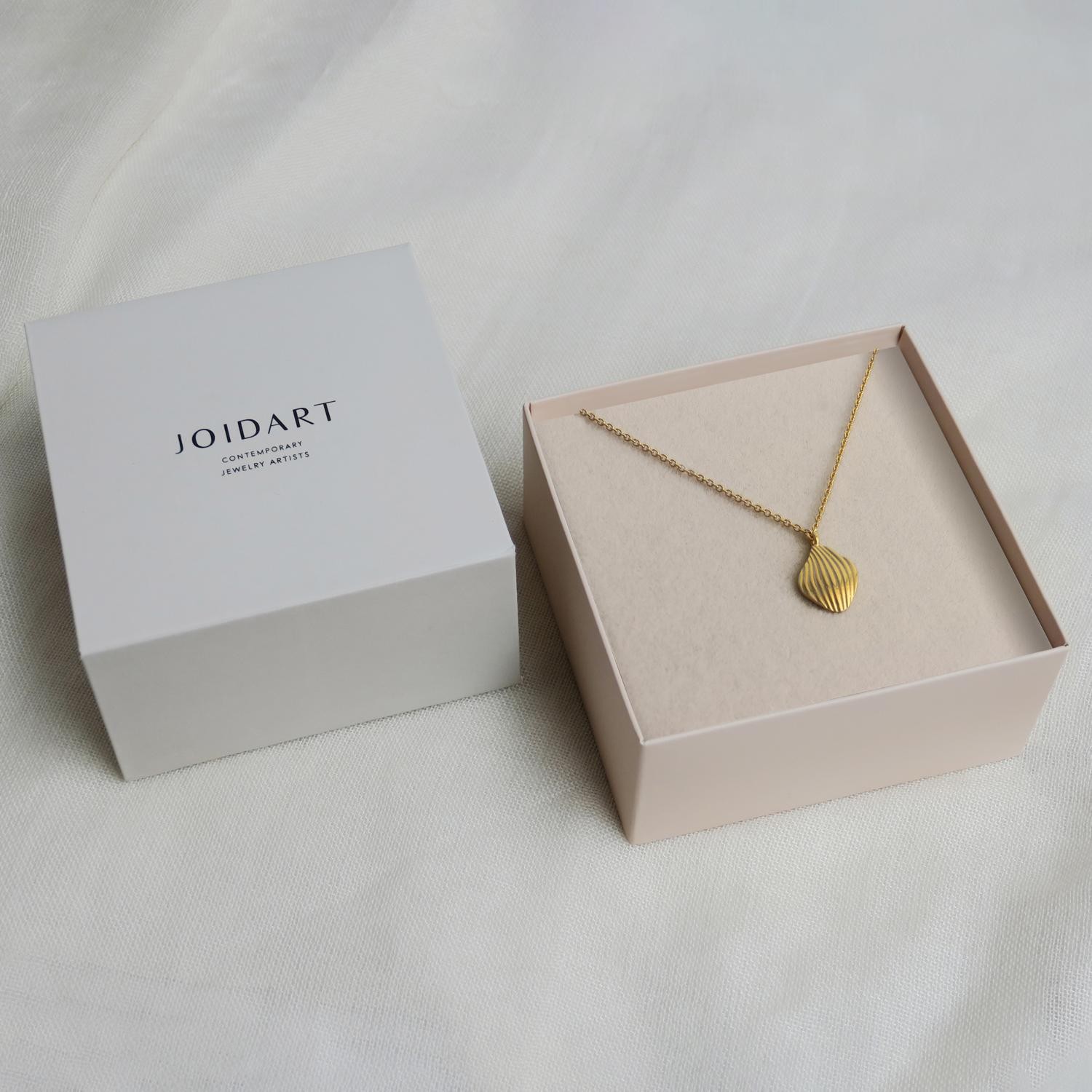 ONARIA SMALL GOLDEN NECKLACE