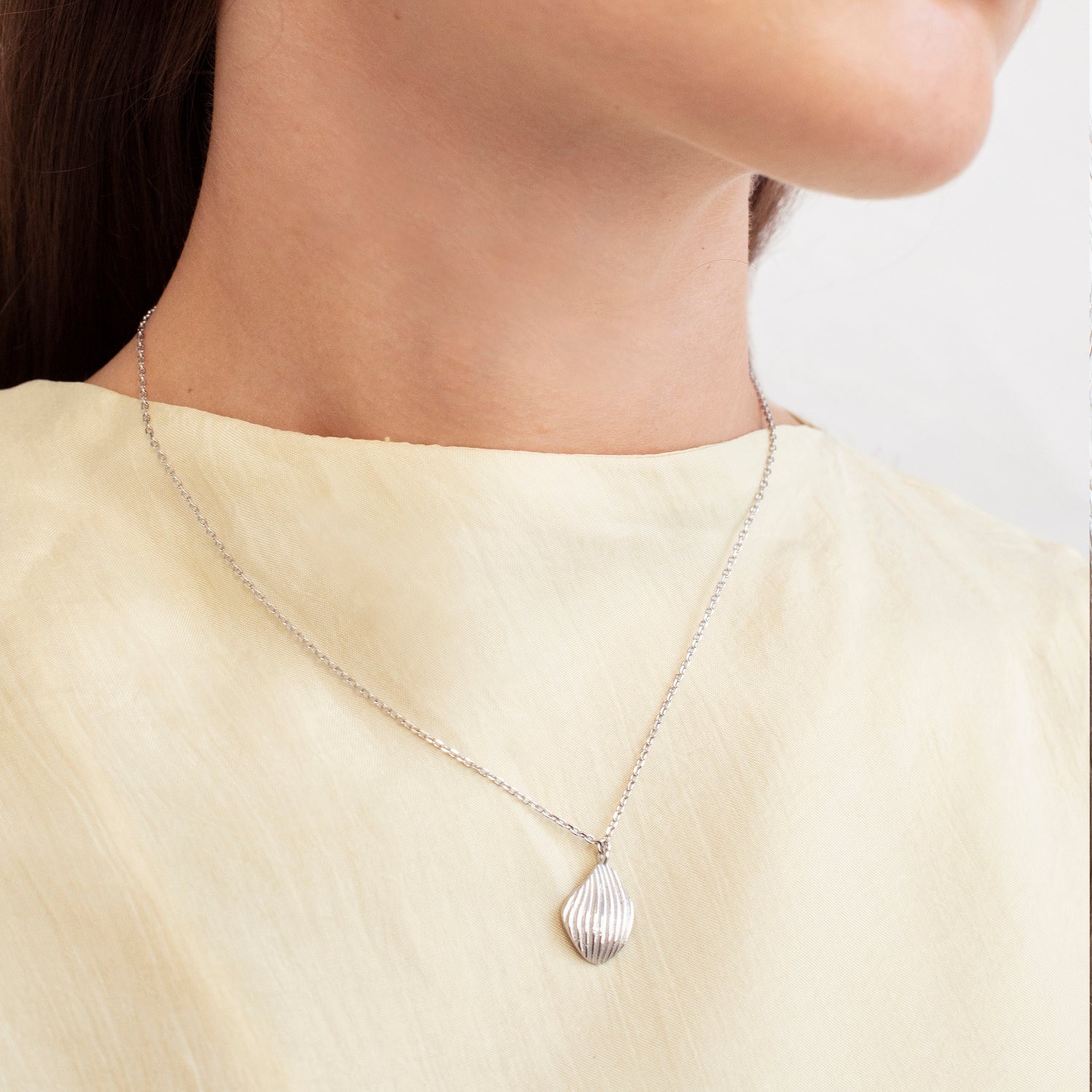 COLLAR PEQUEÑO DE PLATA ONARIA