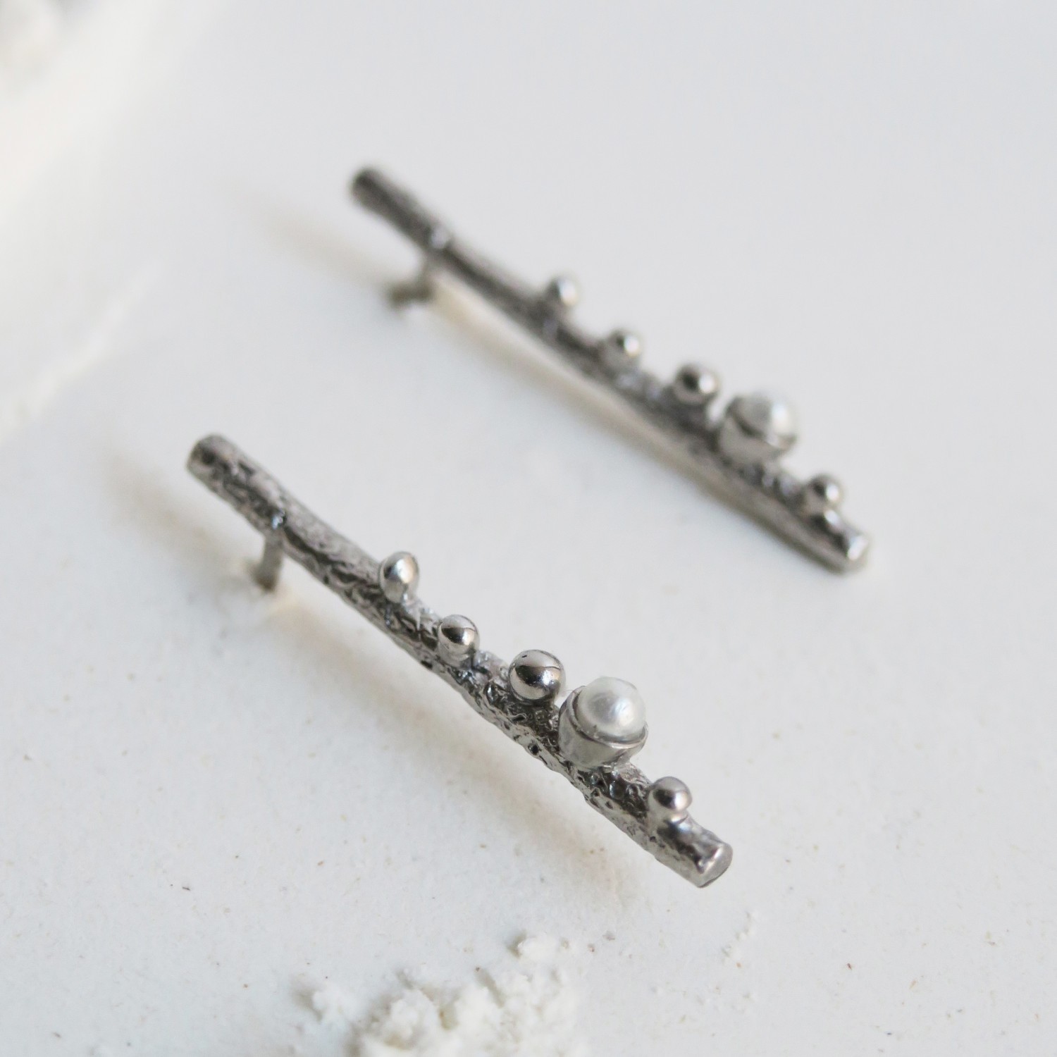 GUSPIRA SILVER EARRINGS