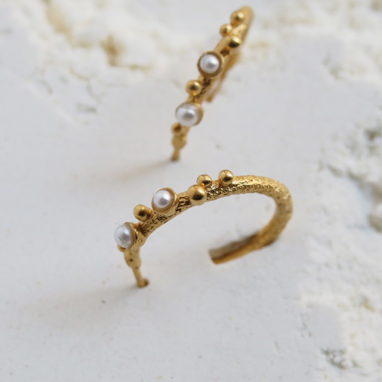 GOLDEN HOOP EARRINGS GUSPIRA 4