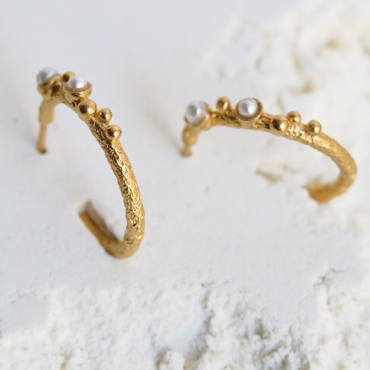 GOLDEN HOOP EARRINGS GUSPIRA 3