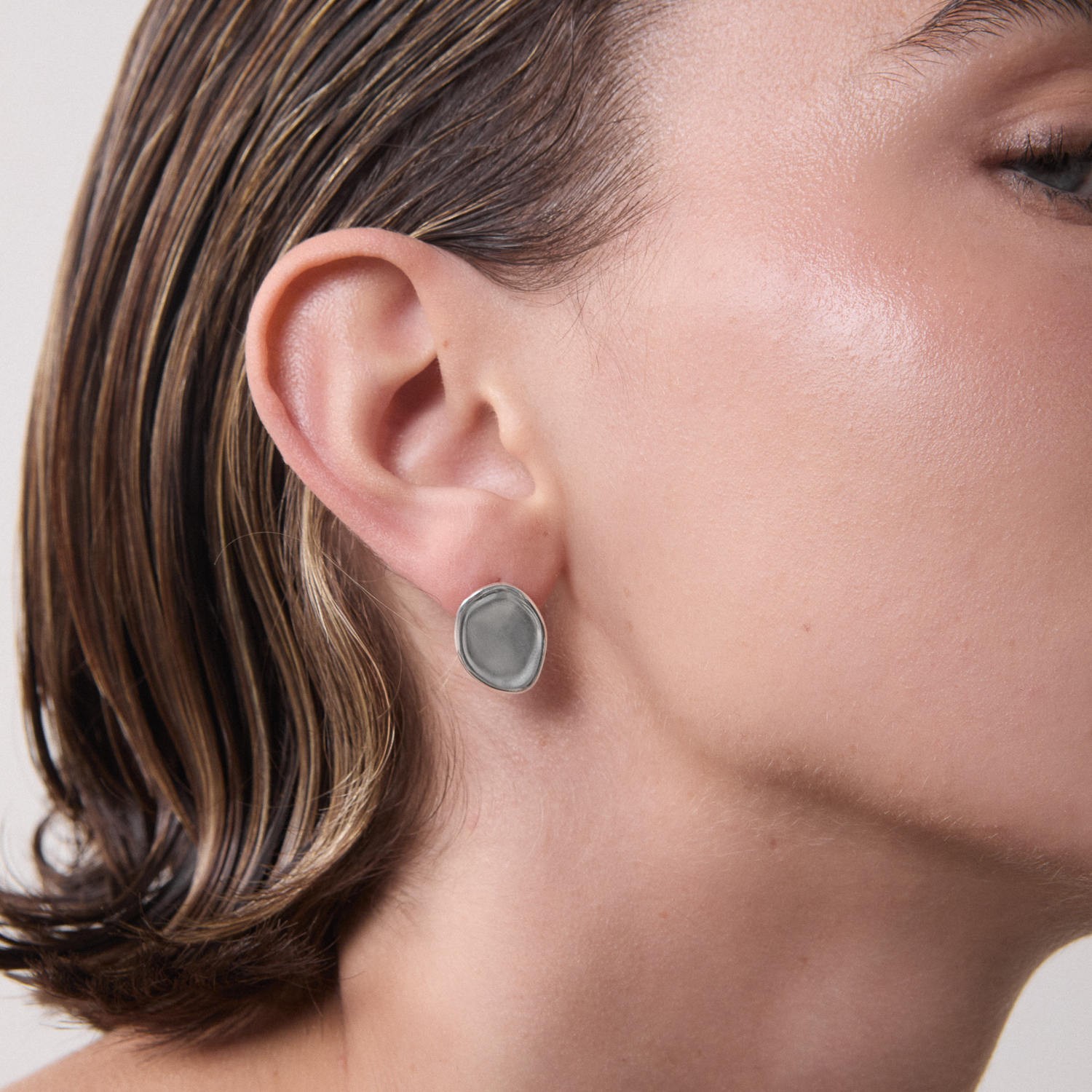 PETITES BOUCLES D'OREILLES ARGENTÉES CALA 1