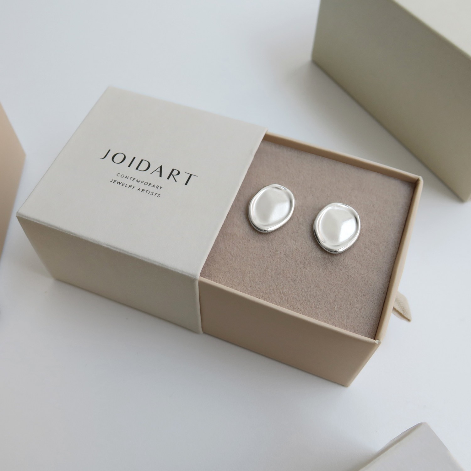 PETITES BOUCLES D'OREILLES ARGENTÉES CALA 3
