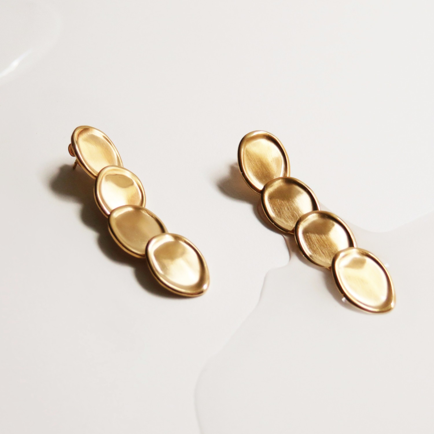 LONG GOLDEN EARRINGS CALA 3