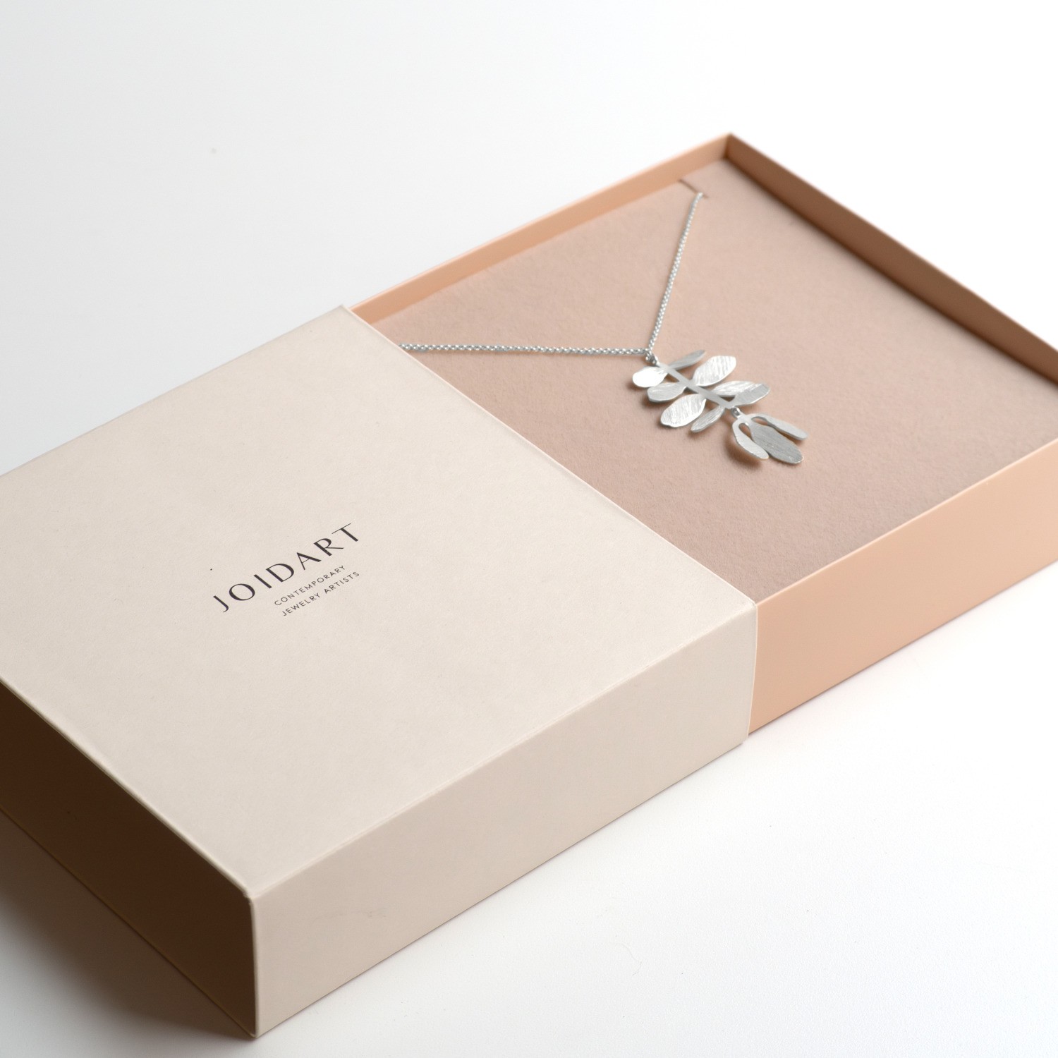 LONG SILVER NECKLACE SILVELA 3