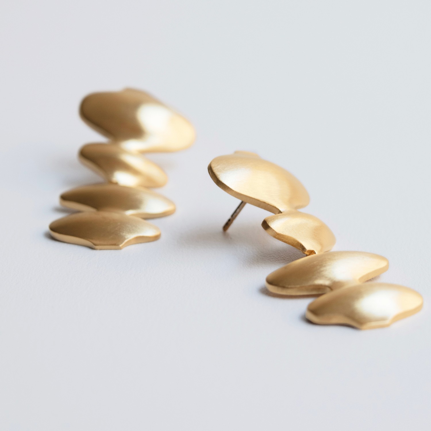 BOUCLES D'OREILLES LONGUES DORÉES SINUARA 4