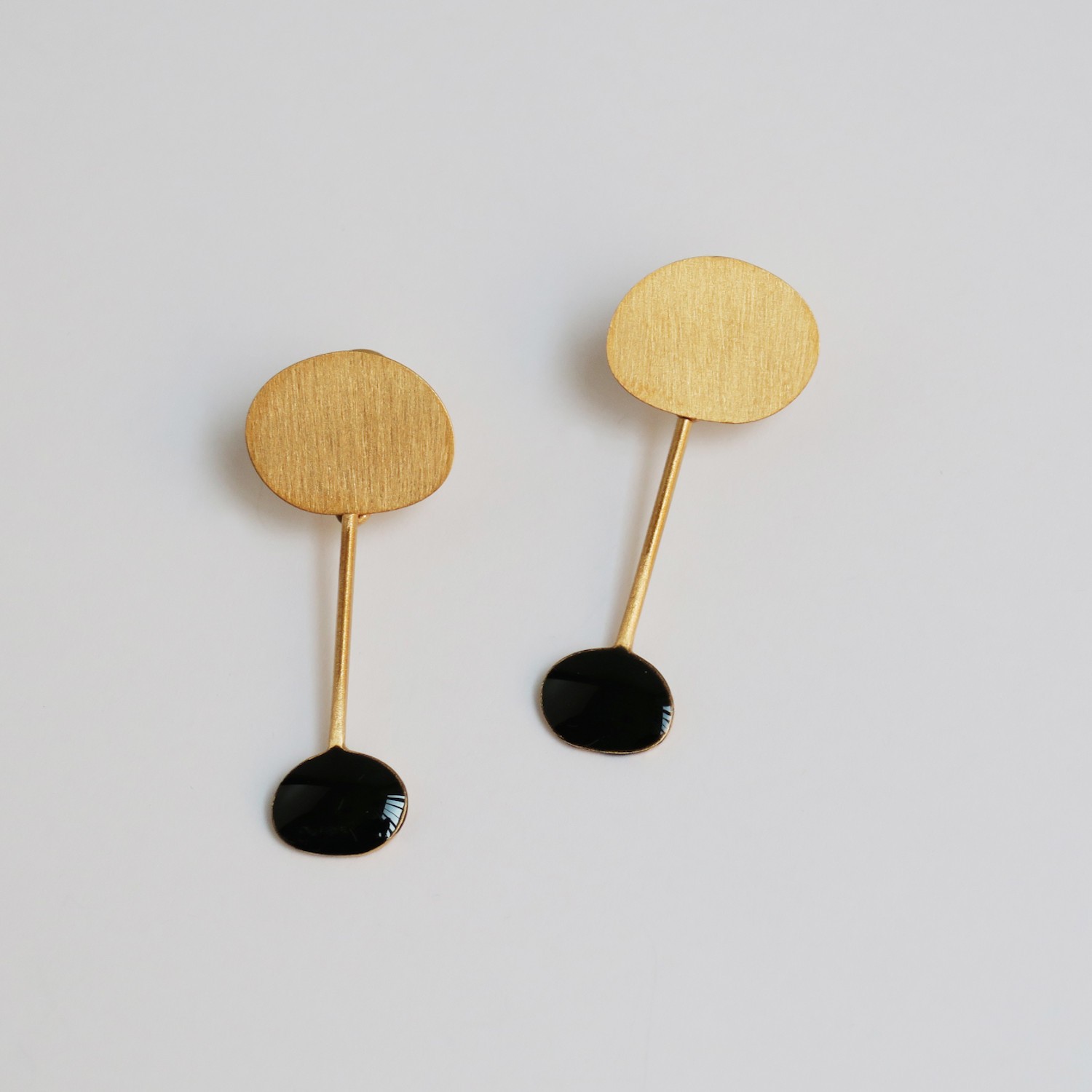 GOLDEN EARRINGS AND BLACK MIRÓ JEWELRY 2
