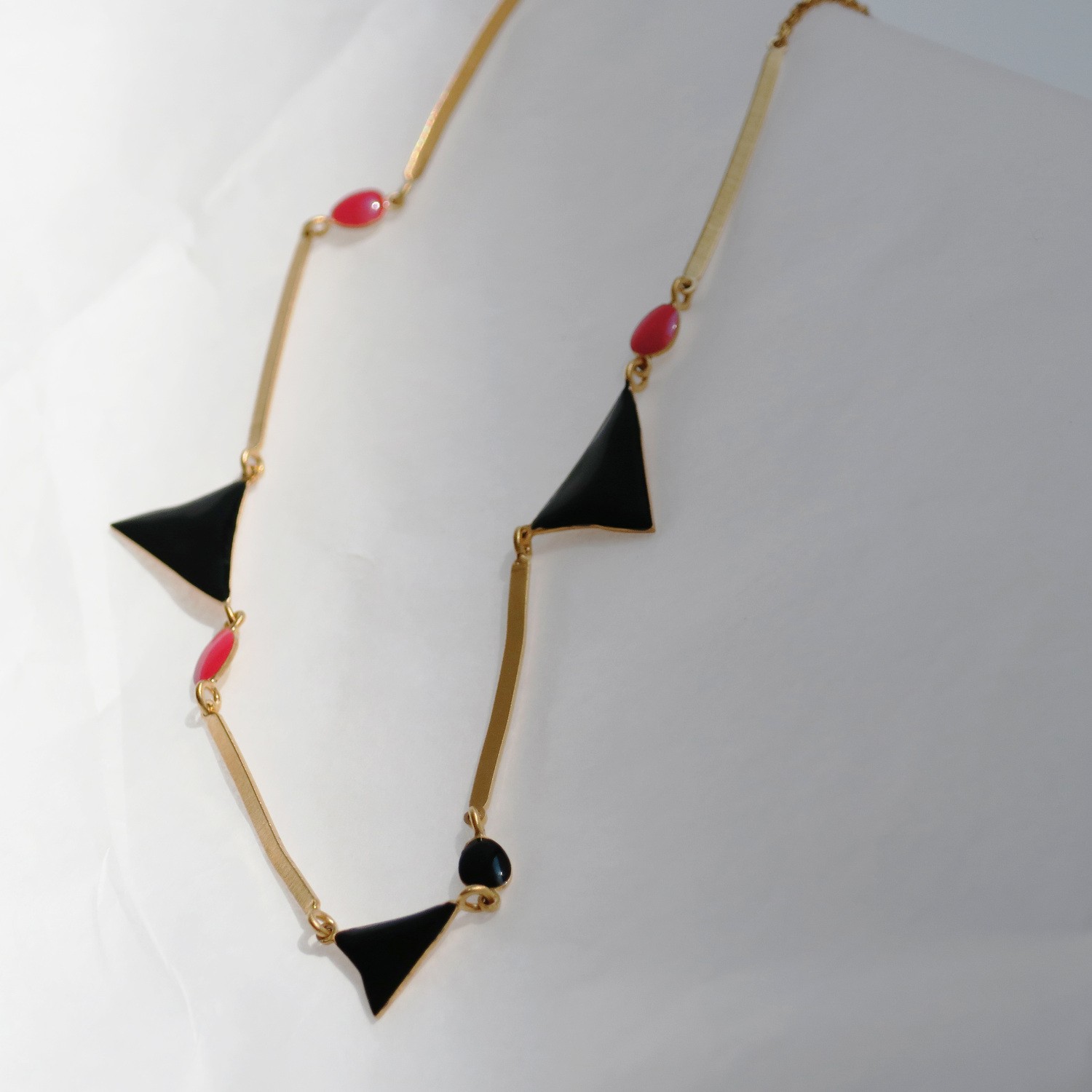 COLLARET DAURAT MIRÓ JEWELRY TRIANGLES