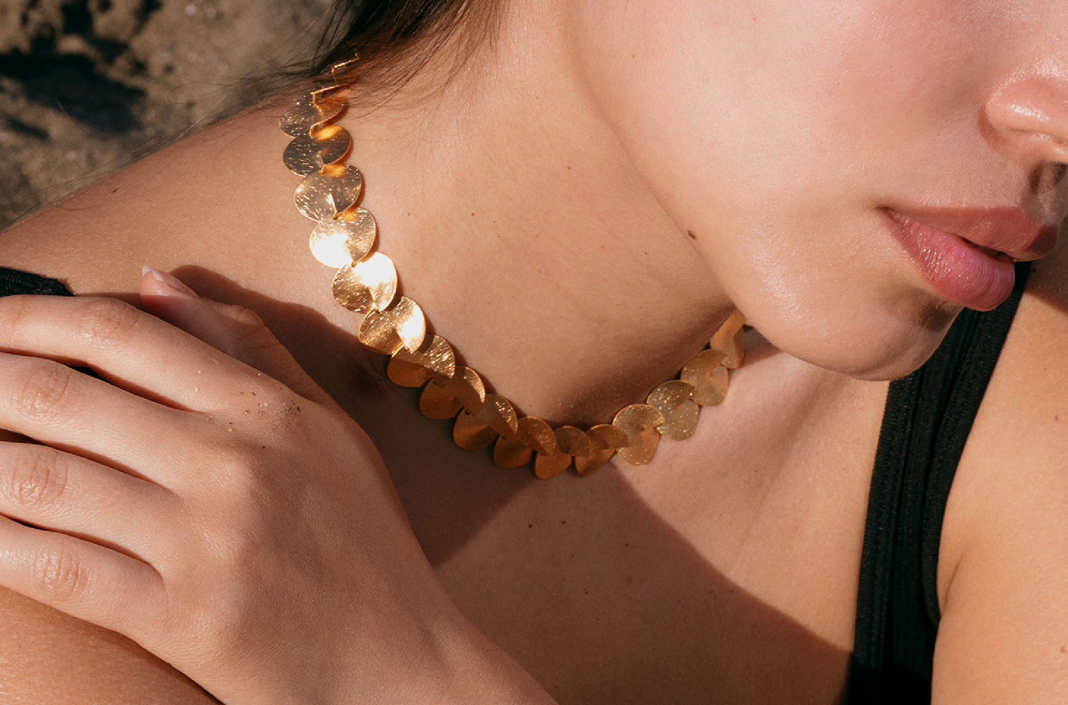 SUMMER NECKLACES: PIECES THAT CAPTURE THE LIGHT AND SOUL OF LONG DAYS